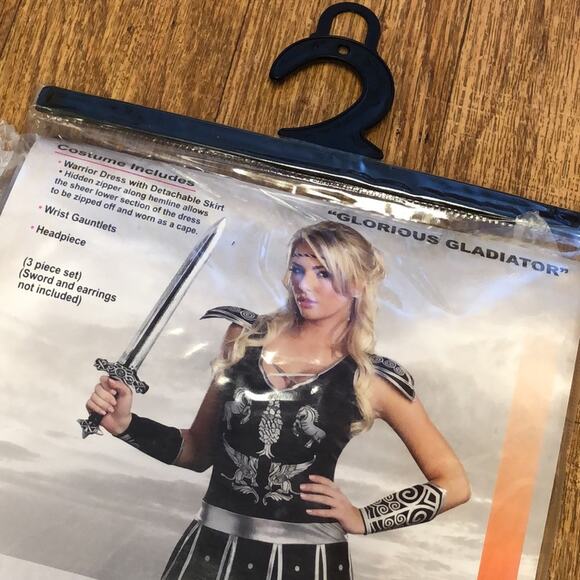 Dreamgirl Glorious Gladiator Convertible Halloween Costume Size Medium - Picture 7 of 8